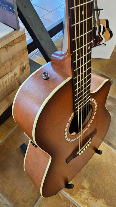 Art & Lutherie Folk Cedar Cutaway EQ w/A&L Gigbag - Used