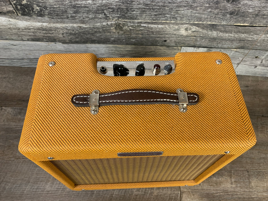 Fender Pro Junior IV Guitar Amp - Lacquered Tweed Use