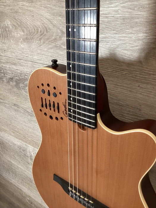 Godin ACS Cedar Natural SG w/Bag - demo