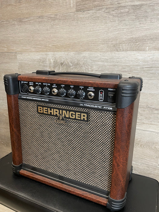 Behringer AT108 Acoustic Amp Usagé