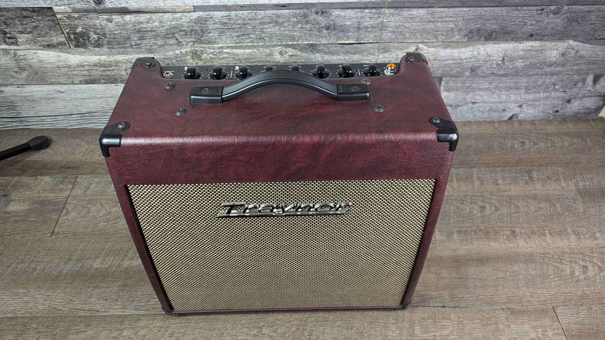 Traynor YCV20 II Custom Valve 15-Watt 1x12" Guitar Combo - UsedII  - Used