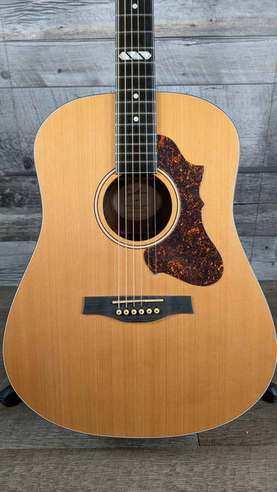 Godin Metropolis Natural Cedar EQ w/Tric Case - Used