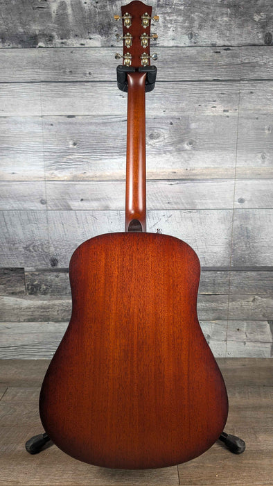 Godin Metropolis Natural Cedar EQ w/Tric Case - Used