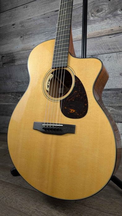 Martin Acoustic Guitar, SC-18E w/LR Baggs w/Molded Hardshell Case - Demo