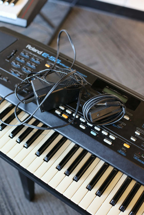 Roland E-56 Intelligent Synthesizer Black 61-key - Used