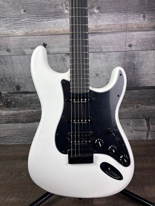 Fender Limited Edition Player Plus Stratocaster HSS HT, Ebony Fingerboard, Arctic White B-STOCK