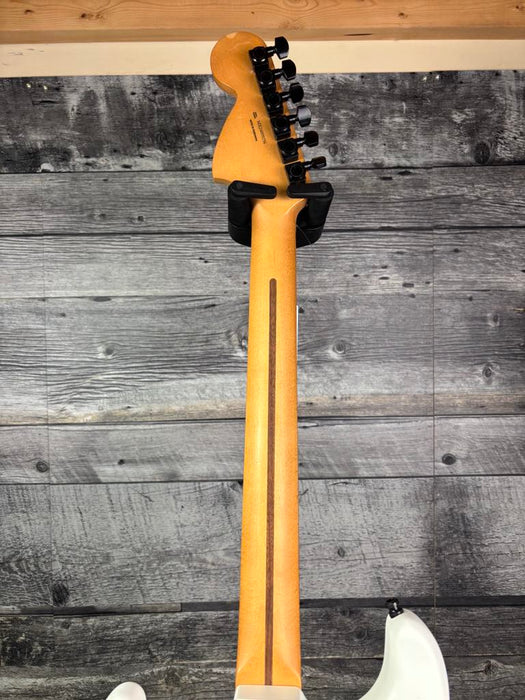 Fender Limited Edition Player Plus Stratocaster HSS HT, Ebony Fingerboard, Arctic White B-STOCK