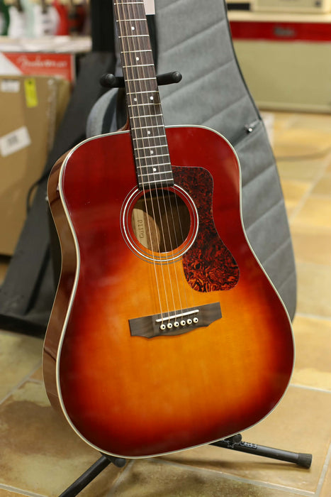 Guild D-140 Dreadnought Acoustic Guitar Cherry Burst Used w/Guild Deluxe Gigbag