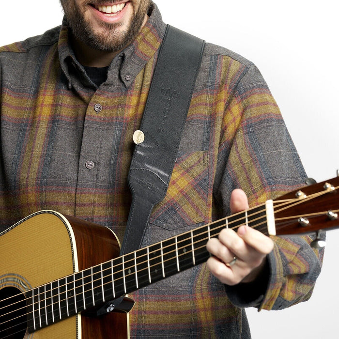 Martin Strap Leather Saddleback, Black