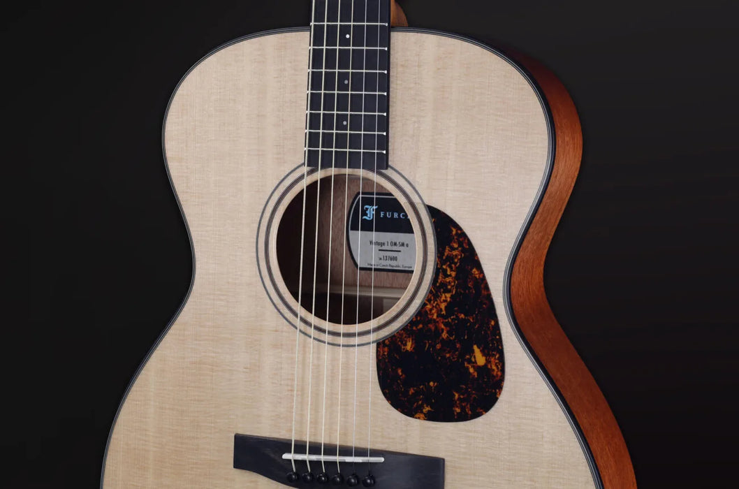 Furch Vintage 1 D-SM une guitare acoustique Dreadnought 2026 avec housse