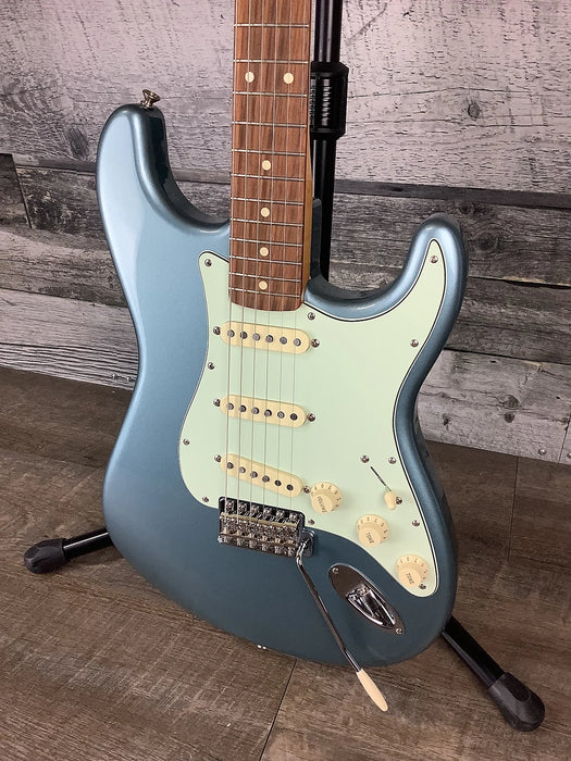 Fender Vintera '60s Stratocaster - Ice Blue Metallic